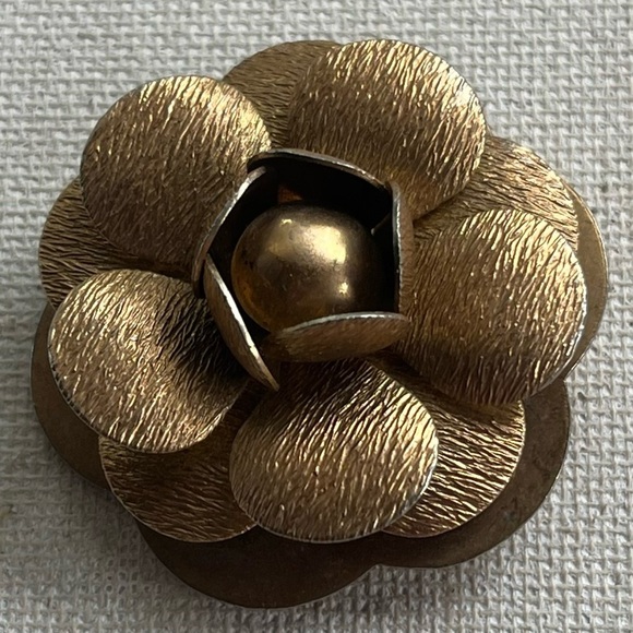 Vintage Gold-Tone Flower Brooch – Layered Petal Design - Picture 1 of 3